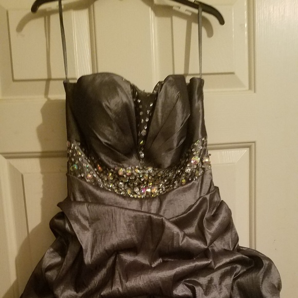 Dress - Picture 3 of 7